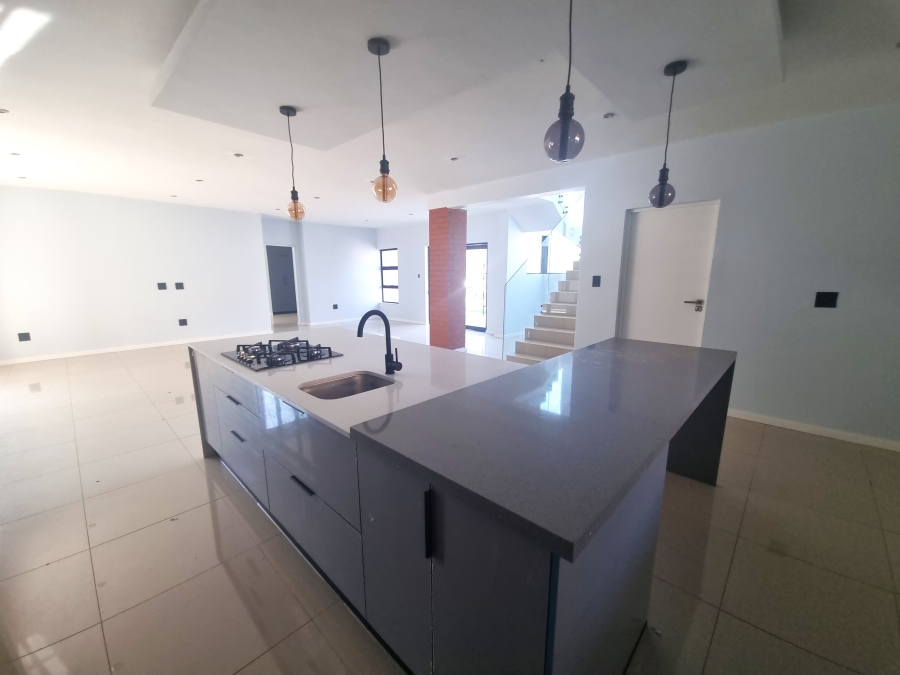 5 Bedroom Property for Sale in Melodie North West